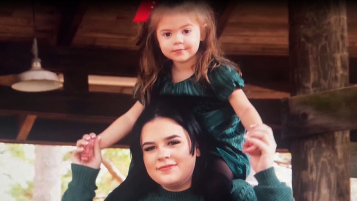 Texas toddler helped save her mother during a medical emergency