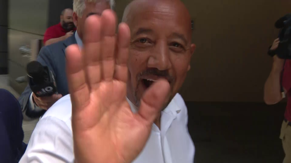 Mayor tells residents he'll stay in office despite state, federal charges