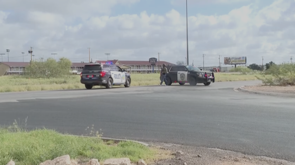 Texas shooting leaves at least 1 dead and 9 injured; police in standoff with suspect