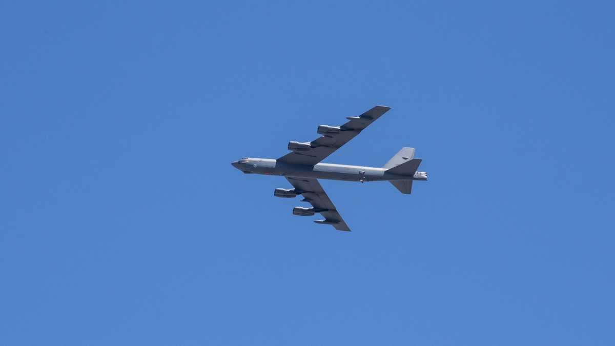 B-52 bomber crashes at Edwards Air Force Base, 8 dead - WBAL