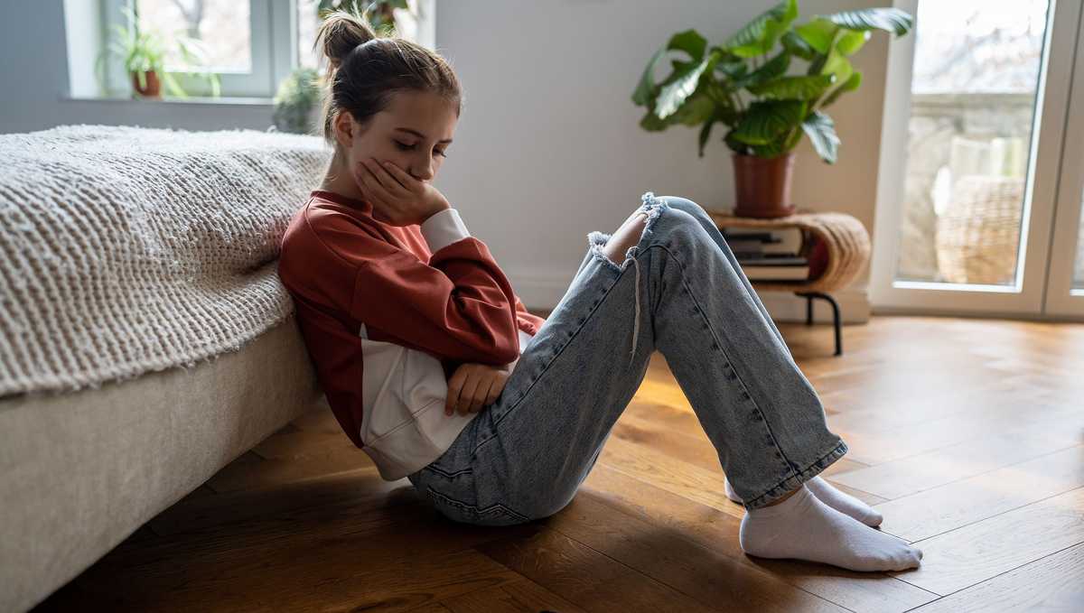 Smartphones at Age 12 Tied to Eating Disorder Risk By 14
