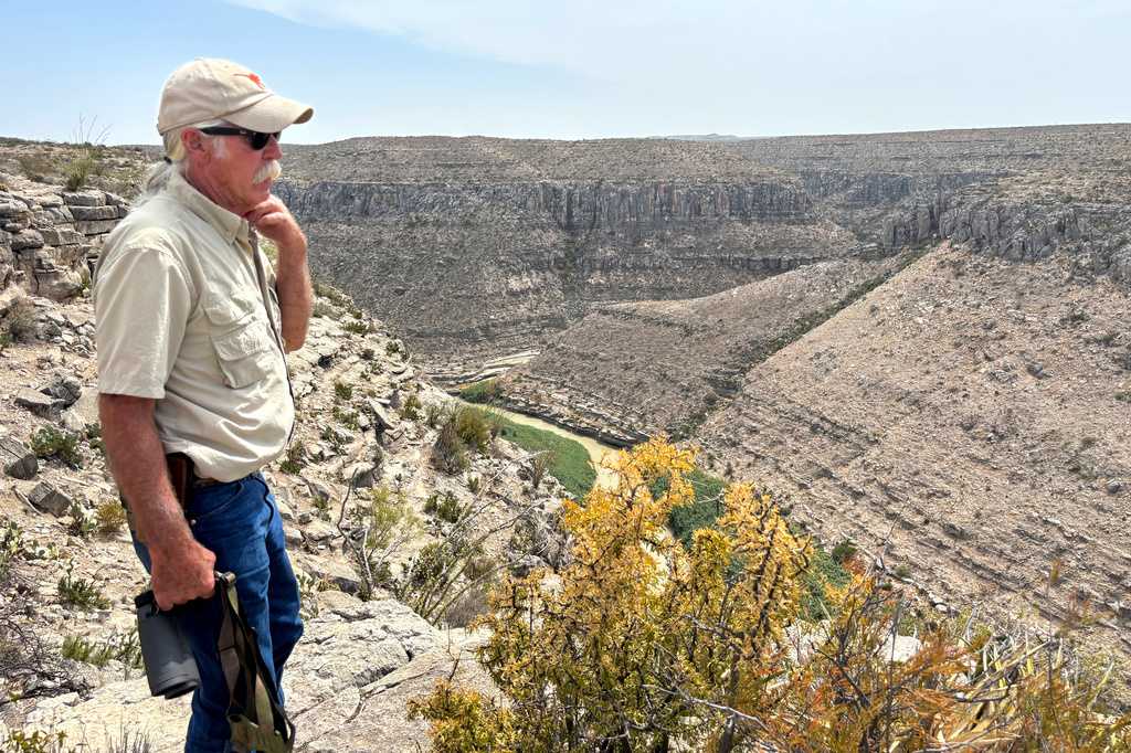 How Texas landowners are fighting back against Trump's border wall