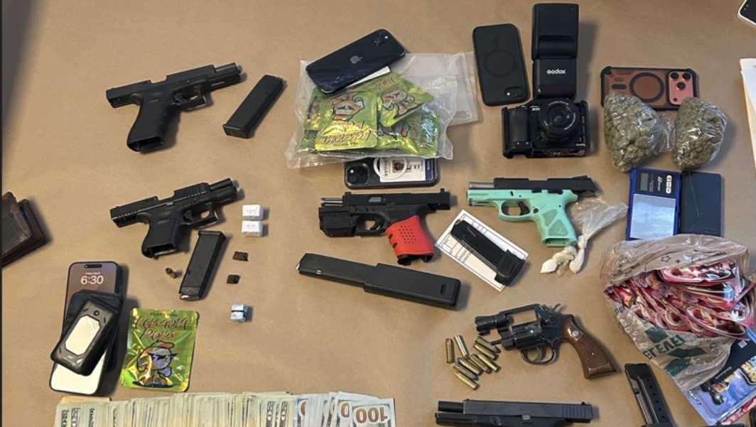 Pittsburgh police seize several firearms, drugs | 2 under arrest