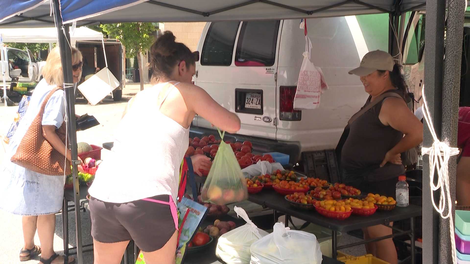 4029tv.com - Kameron Macrorie - Cyclosporiasis spread drives shoppers to local farms for produce