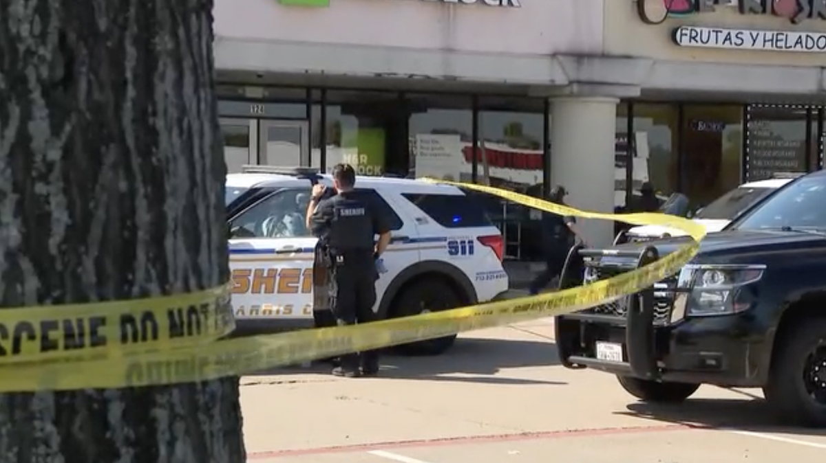 Man has broken leg after being struck by ICE vehicle in parking lot - WPBF