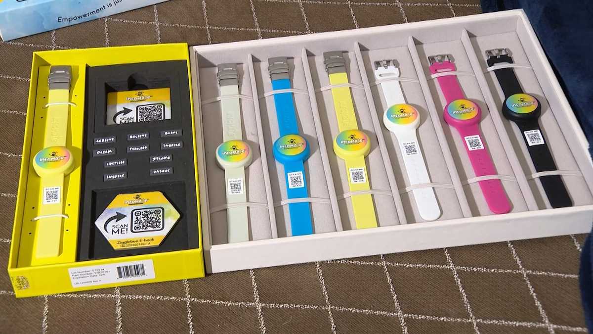 Mom creates wristband to help parents in emergencies
