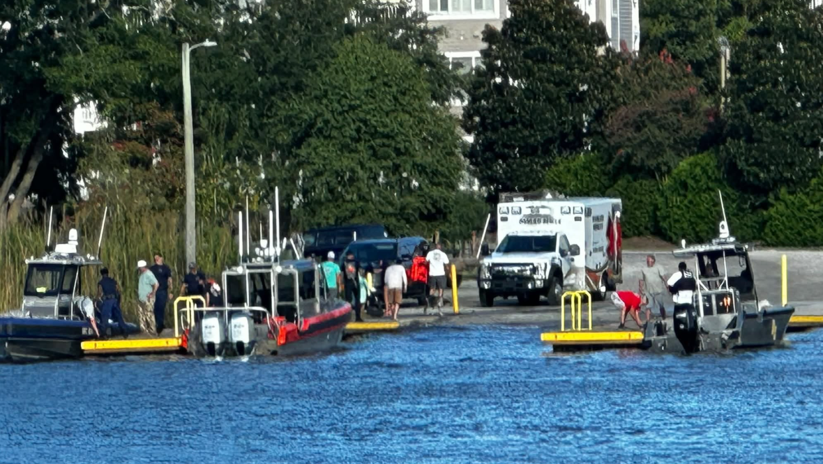 Neuse River boat capsizes, 3 people and dog rescued - WXII