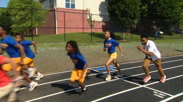 Baltimore mayor races Pimlico students to open new turf track in Park Heights