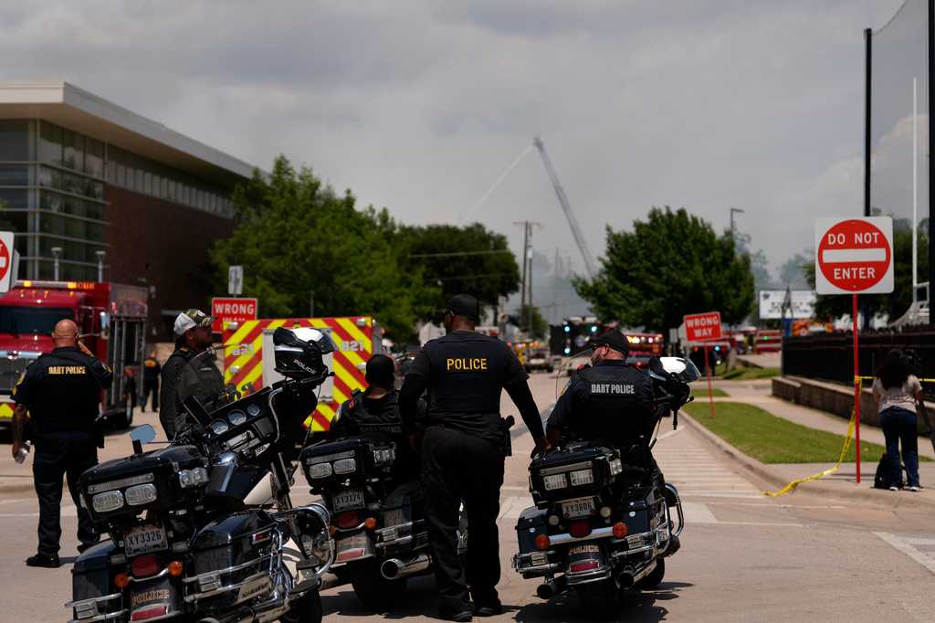 Crews in Dallas search for missing after massive apartment fire leaves fatalities