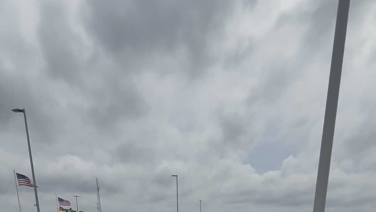 Hawaiian Bros doles out over 40,000 free meals as part of Royals promotion, and it's not over yet