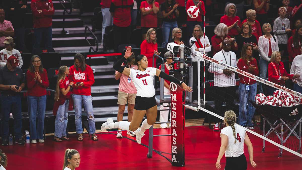 Husker volleyball takes down Yellow Jackets in four sets