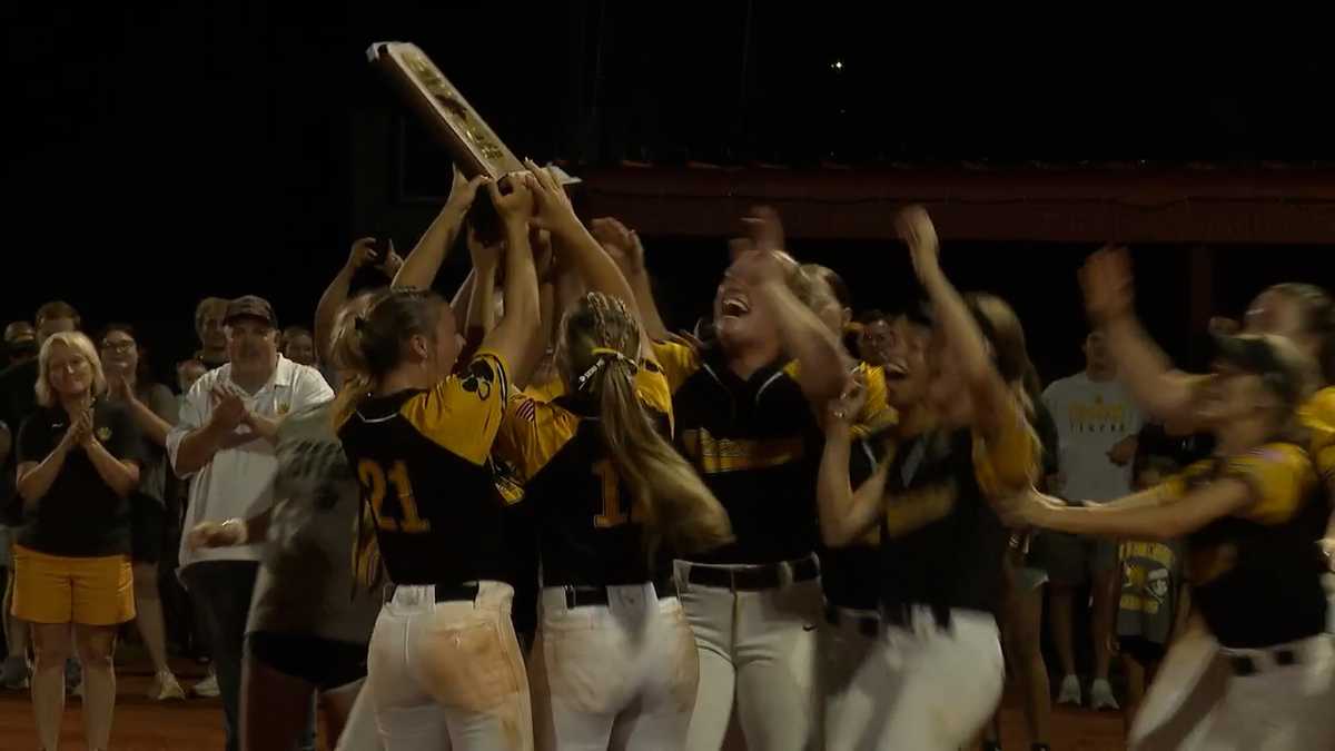 Crescent rallies late for record 20th title