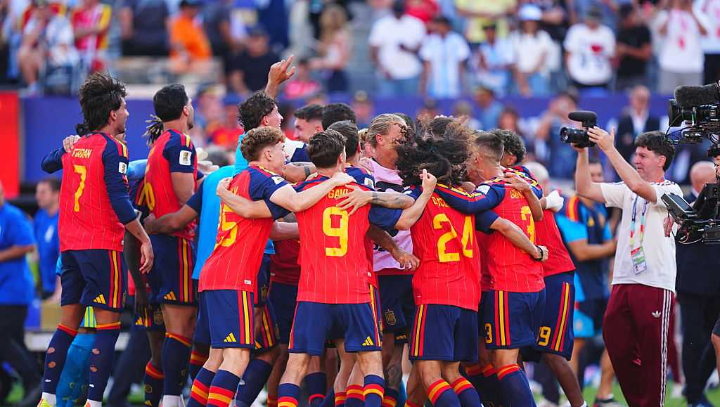 World Cup ultimate underway, Argentina faces Spain
