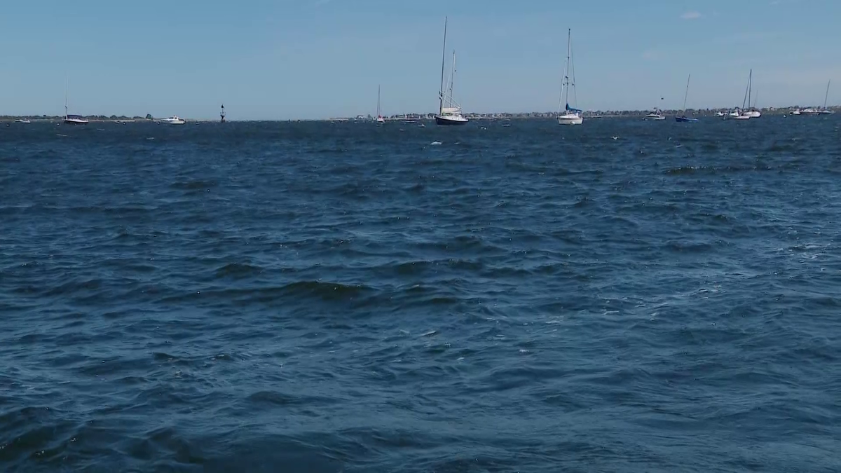 North Shore residents prepare boats for weekend nor'easter