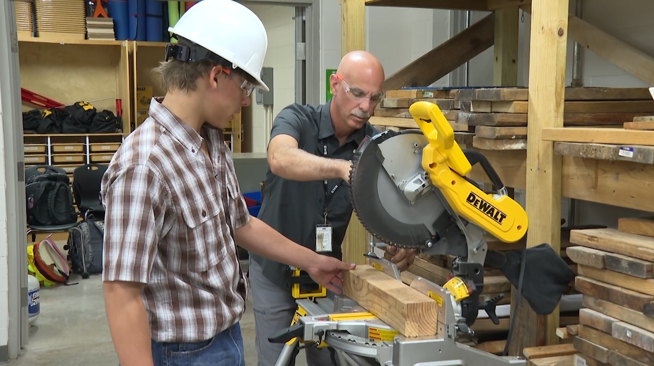 4029tv.com - Bentonville High School opens construction lab for students