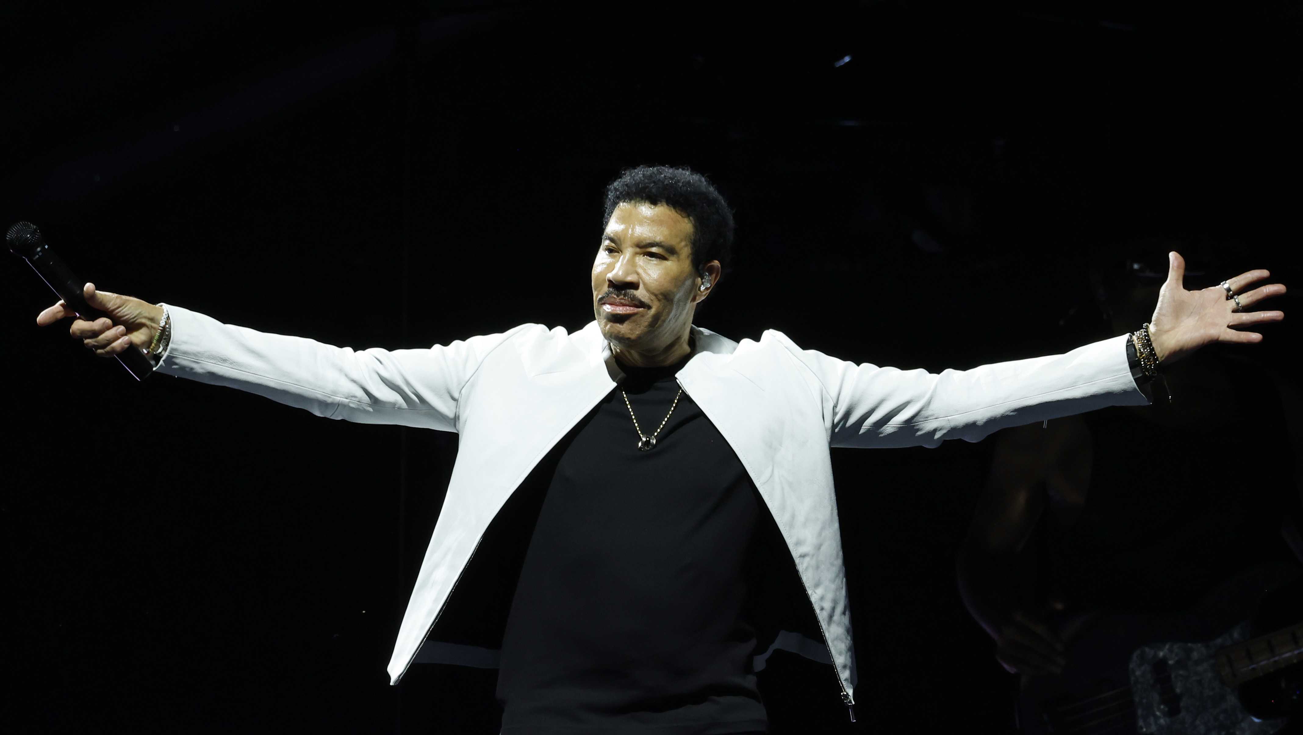 Lionel Richie postpones weekend concerts after falling ill on stage