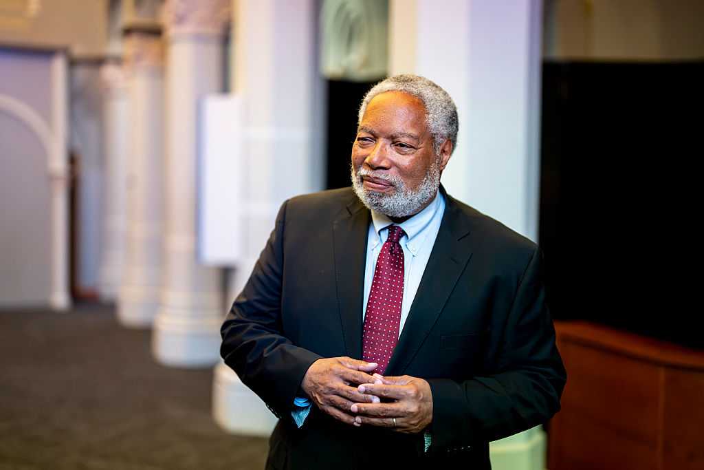 Lonnie Bunch to retire from Smithsonian leadership following clash with Trump administration