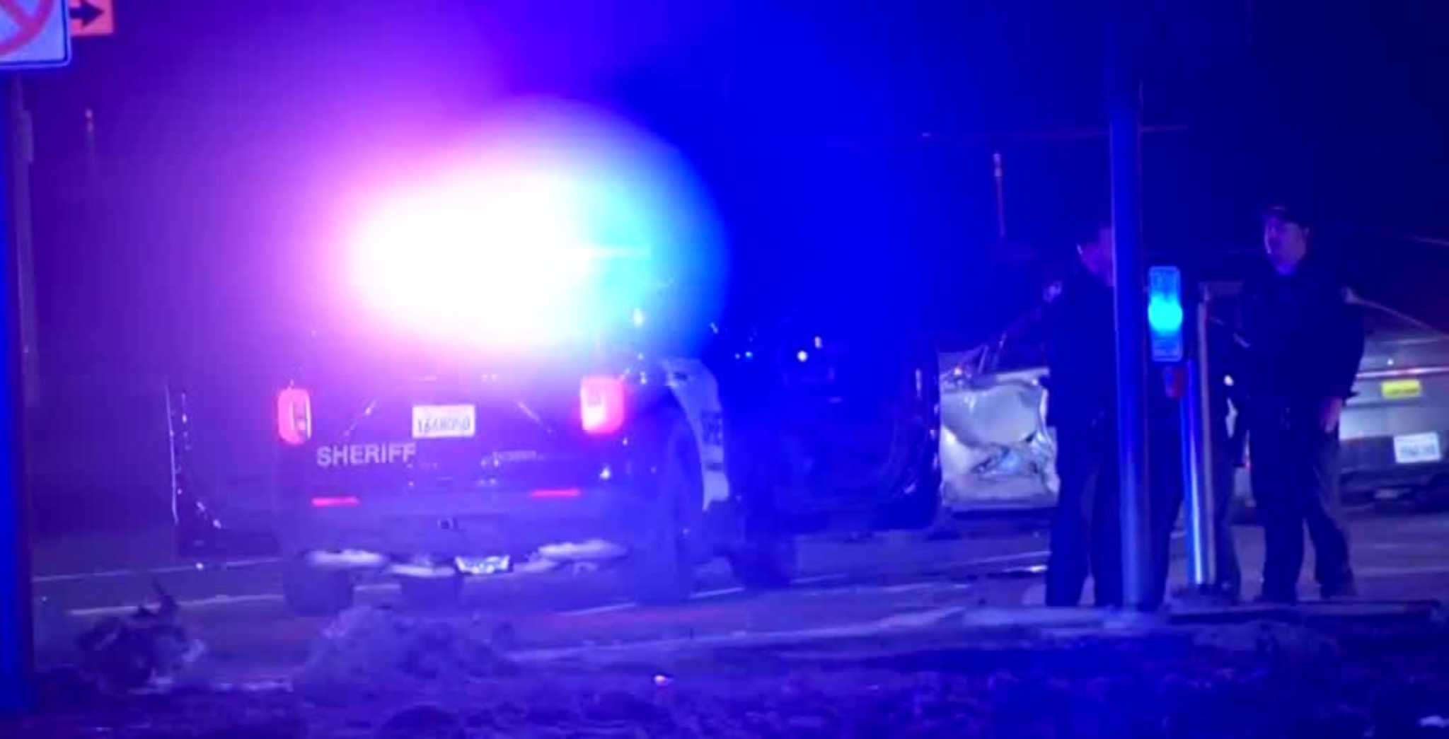 Teen leads Sacramento deputies on chase that ends in crash that injures 2, sheriff says