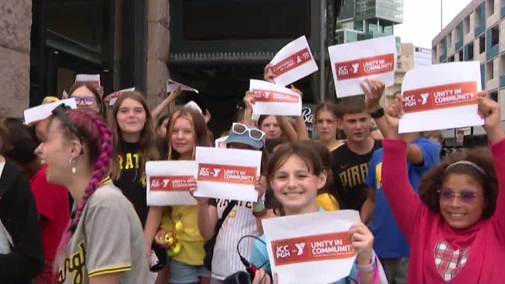 Pittsburgh campers walk Roberto Clemente Bridge to promote unity