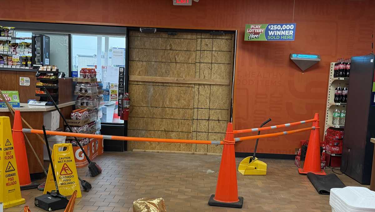 Car crashes into 7-Eleven in southwest Oklahoma City