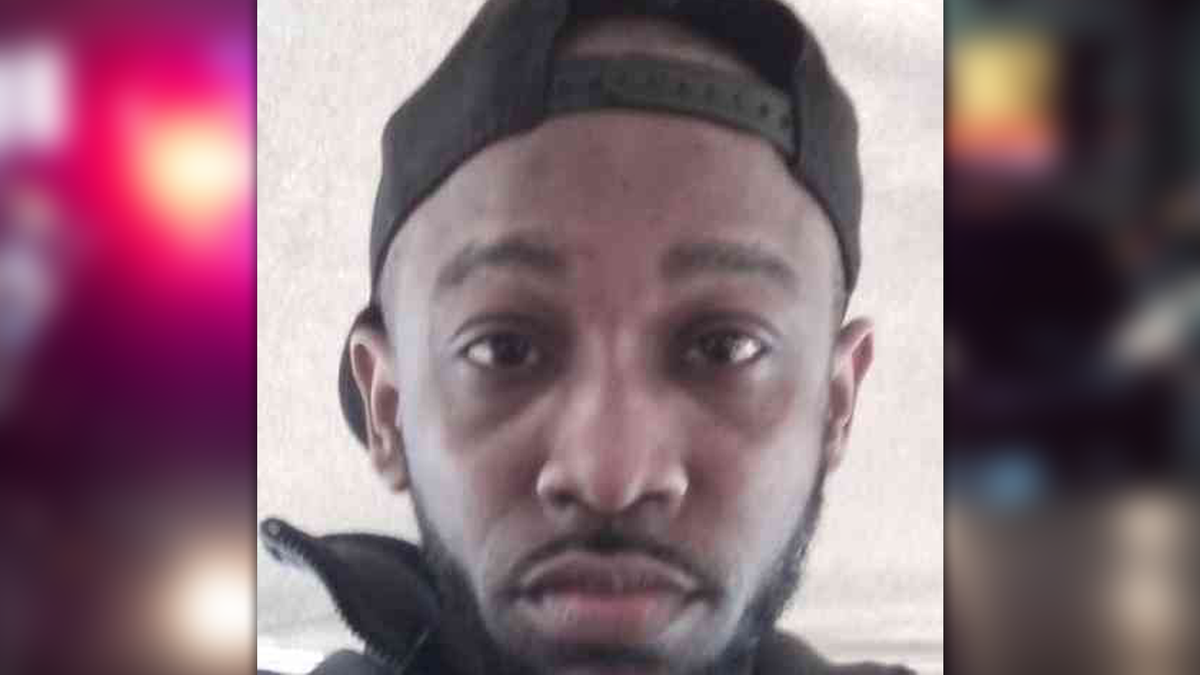 Police in Royston, Georgia, search for suspect in stabbing