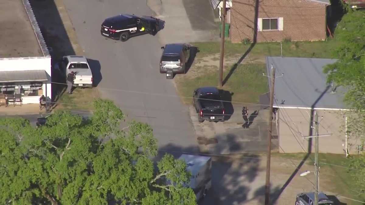Georgia: Barricaded man dies after exchanging gunfire with SWAT - WYFF