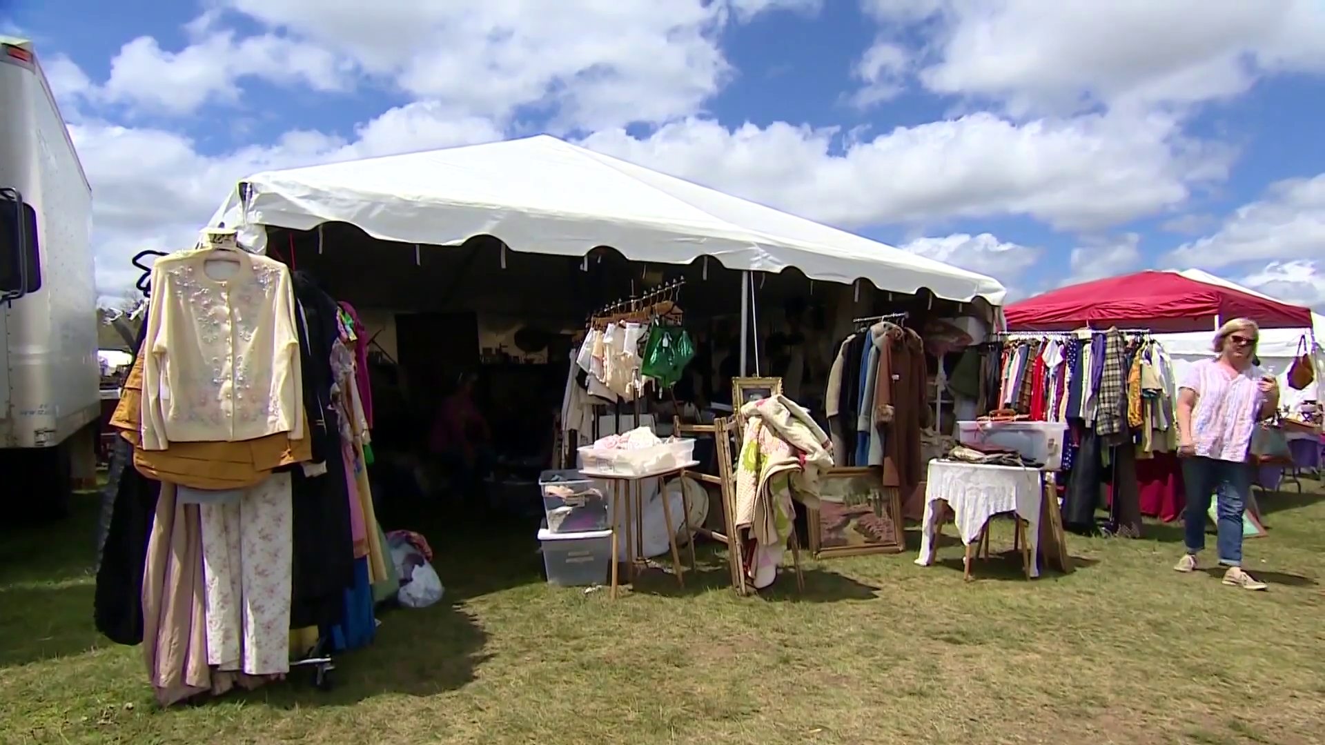 wcvb.com - Sydney Woogerd - Biggest antique market in US welcomes shoppers to Mass. for week