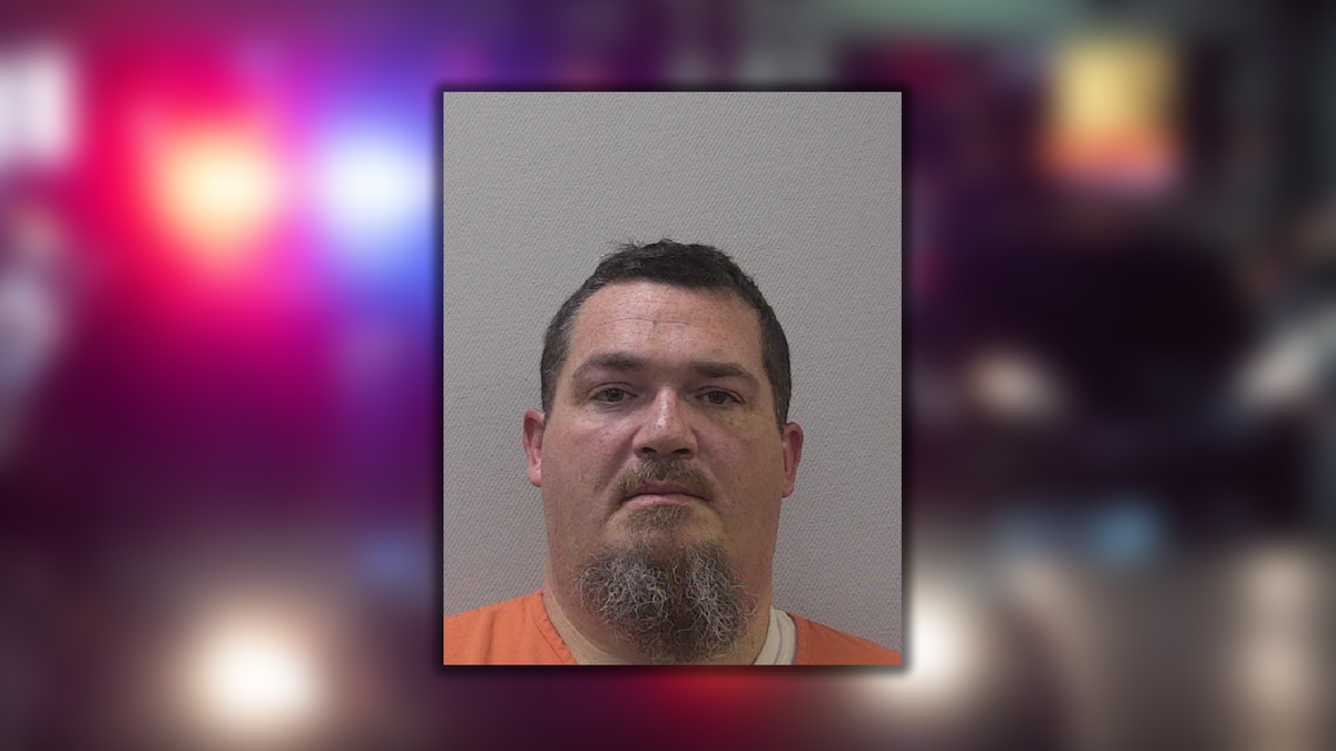 Man accused of posing as officer at South Carolina middle school