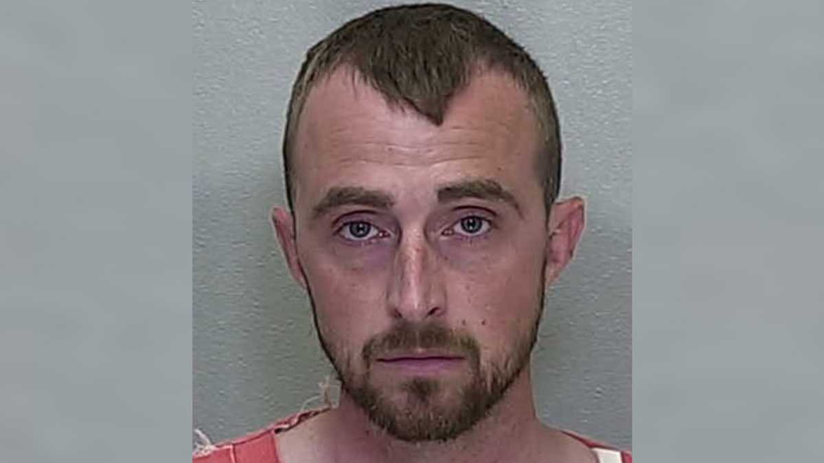 5th-grade teacher admits to photographing under student's skirt, Ocala police say