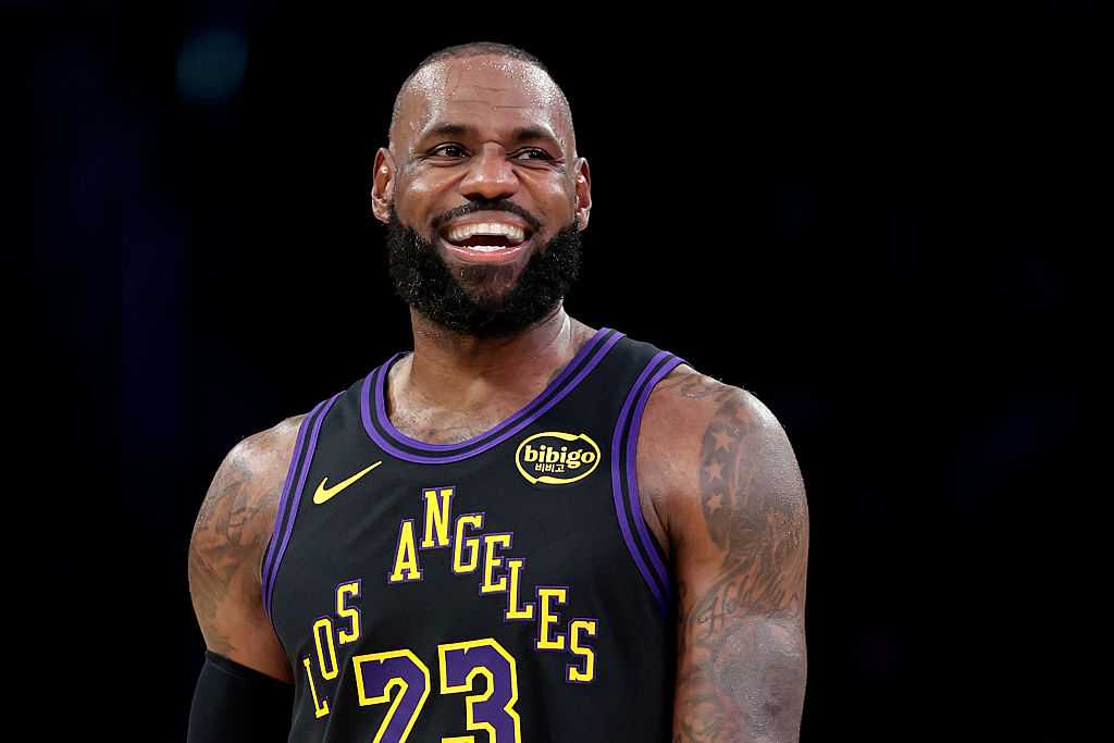 LeBron James signs two-year deal with Philadelphia 76ers