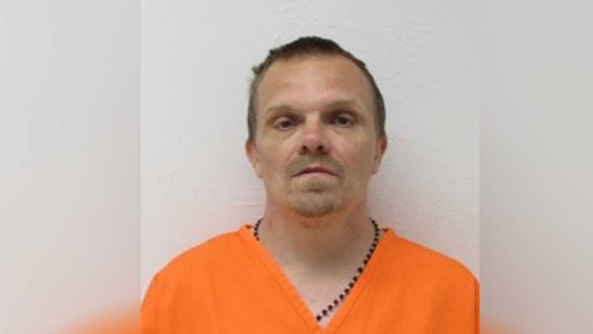 Officials searching for inmate after he walked away from Oklahoma prison