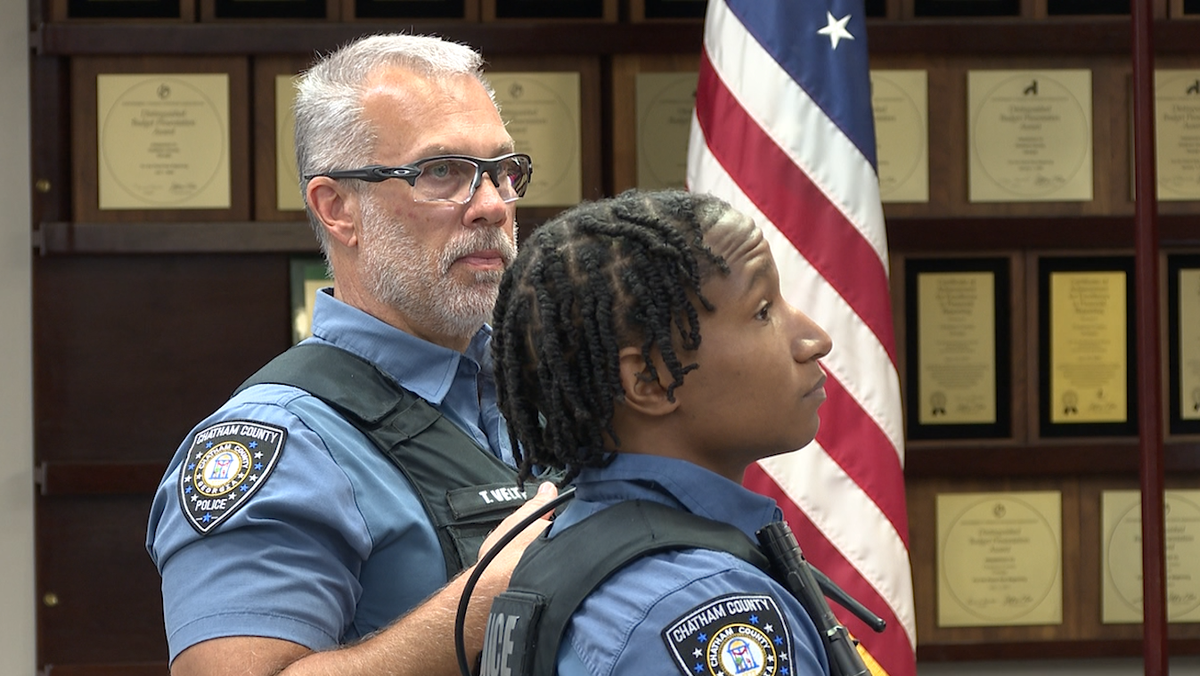 Officers praised for saving children in Savannah fire