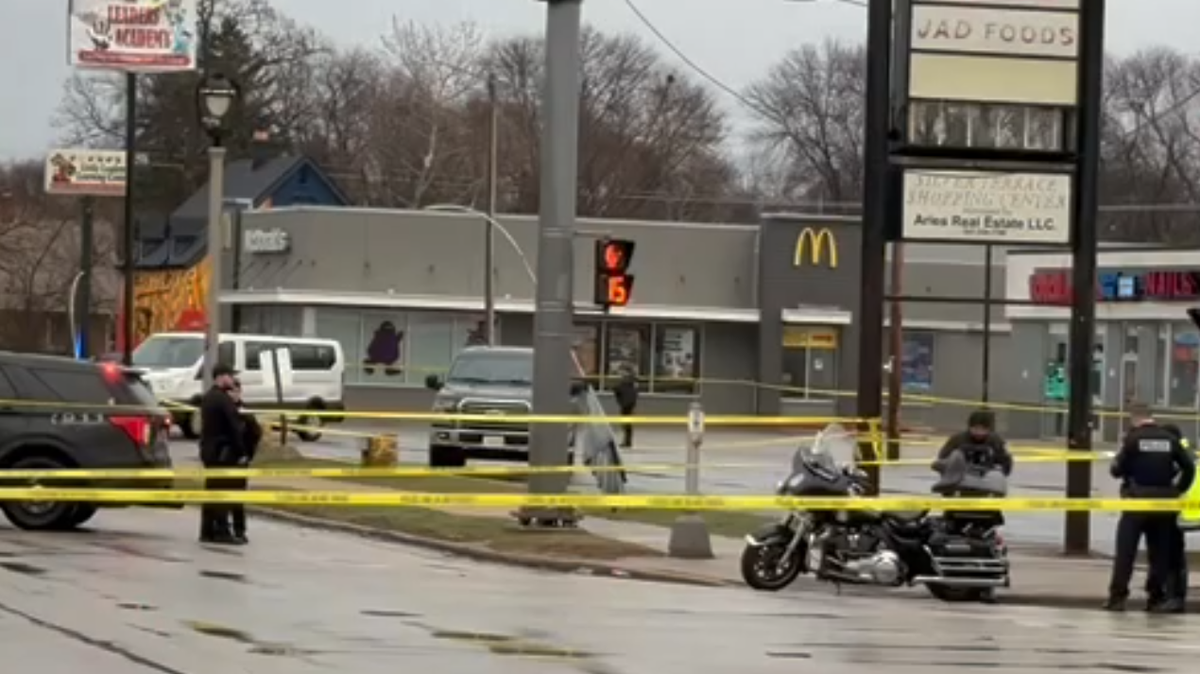 Pedestrian hit and killed in Milwaukee, busy intersection closed