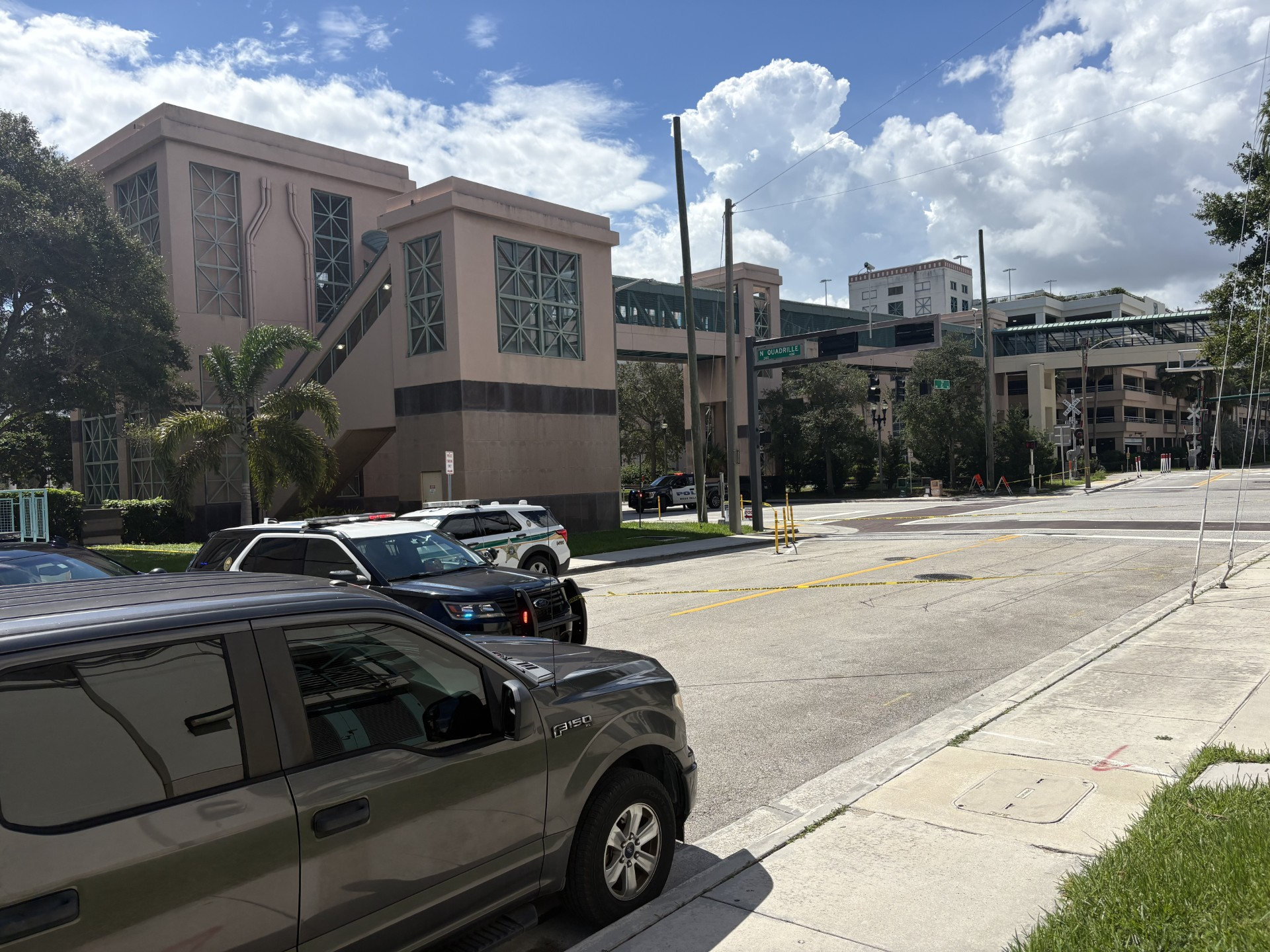 Heavy police presence, bomb squad investigation reported near Downtown West Palm Beach courthouse
