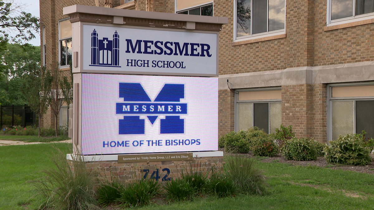 Four Messmer High School students robbed, Milwaukee police still searching for suspects