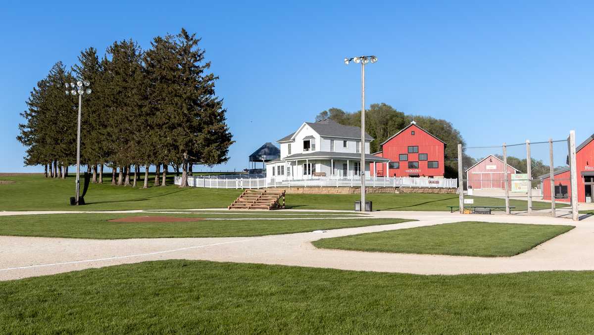 Red Sox to play at Field of Dreams next year