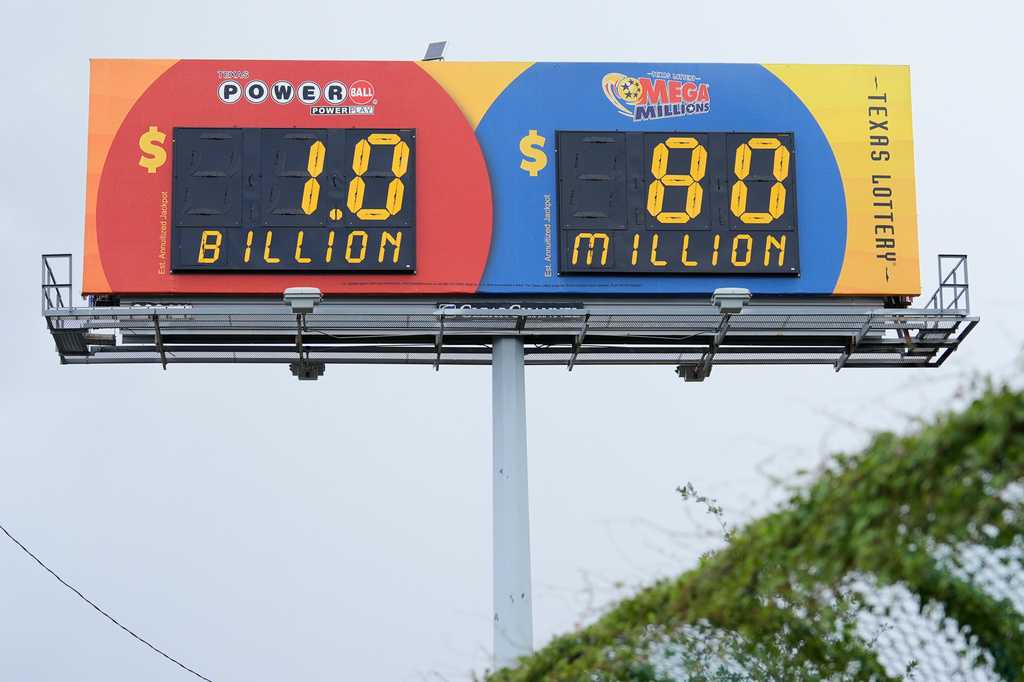 Winning ticket sold for $1.04 billion Powerball jackpot
