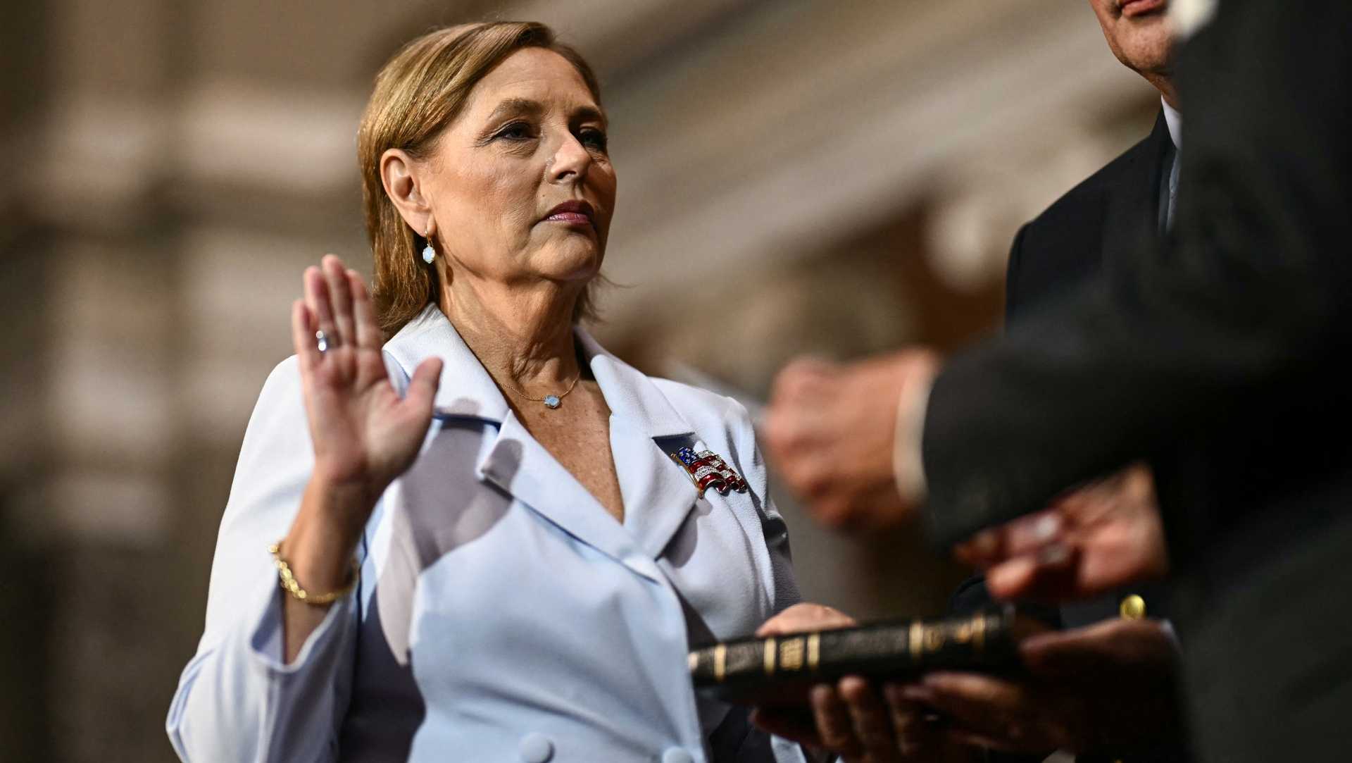Darline Graham , sister of Lindsey Graham , sworn in to finish term