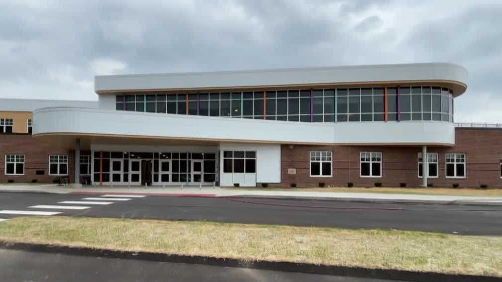 Steel Valley School District opens new elementary school in Munhall