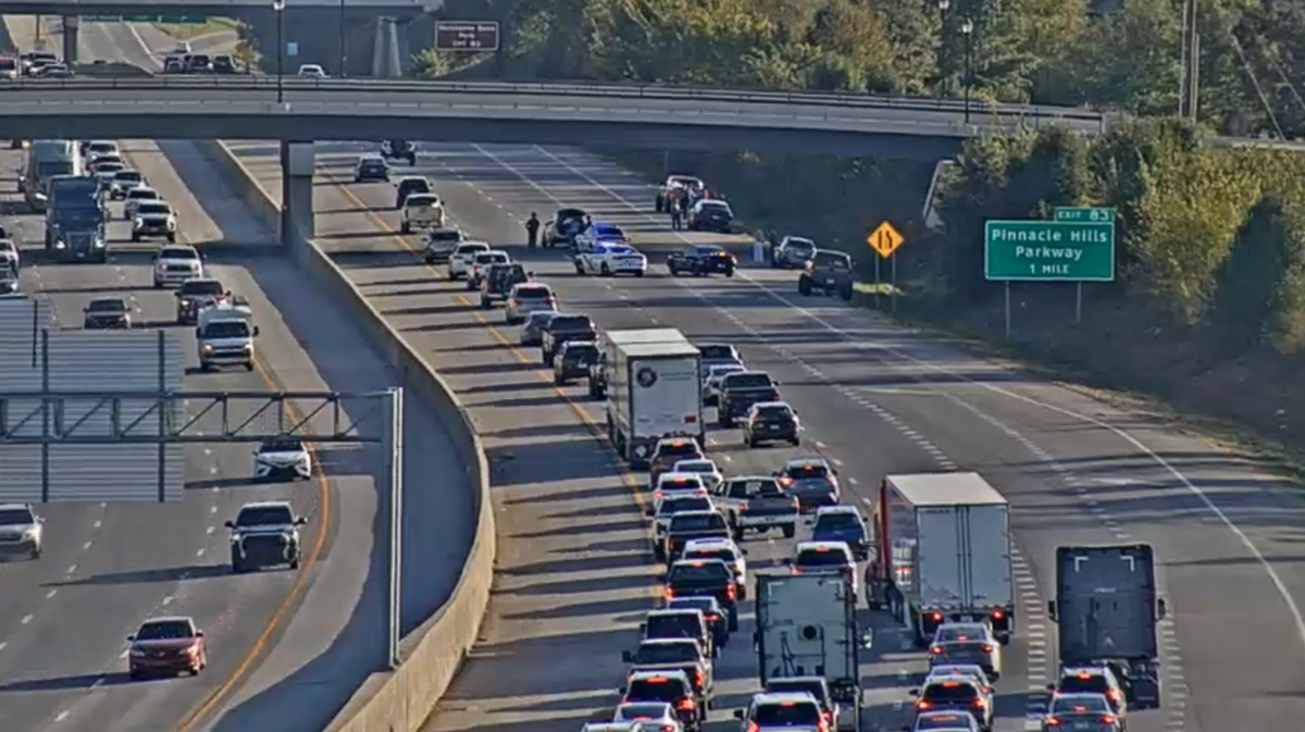 Wreck causes backup on part of I-49 in Rogers