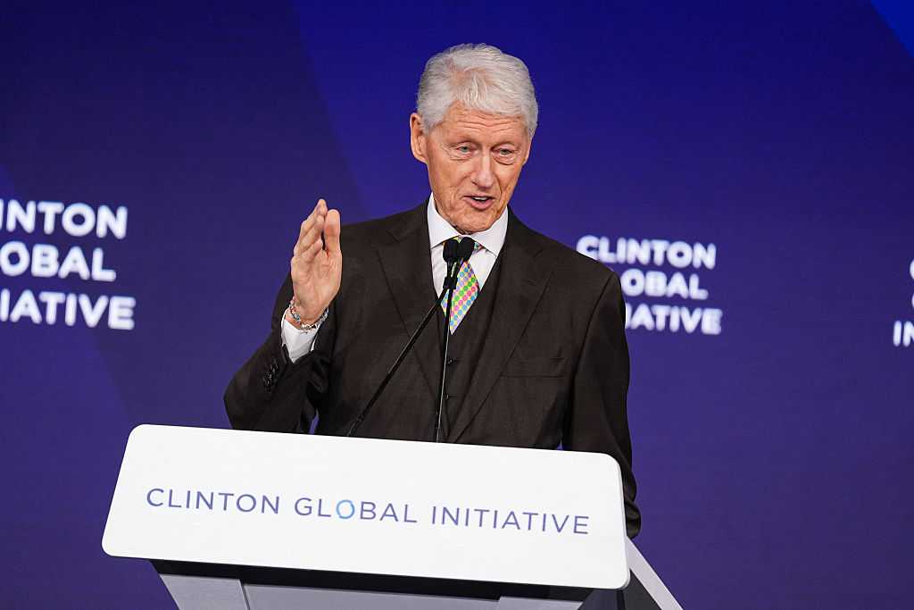 Former President Bill Clinton calls on leaders to fill gaps left by 'retreating governments'