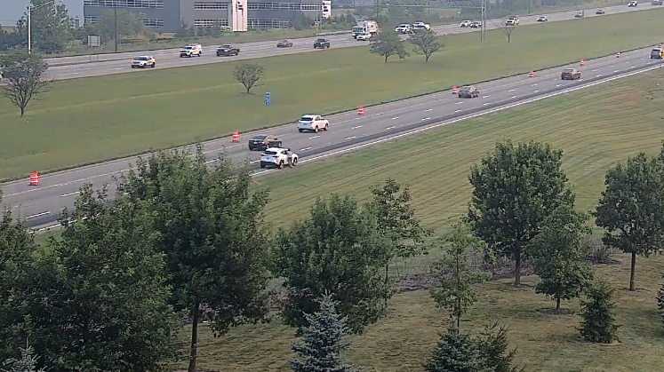 VIDEO: Shoplifting suspect clings to moving car during police chase in Ohio