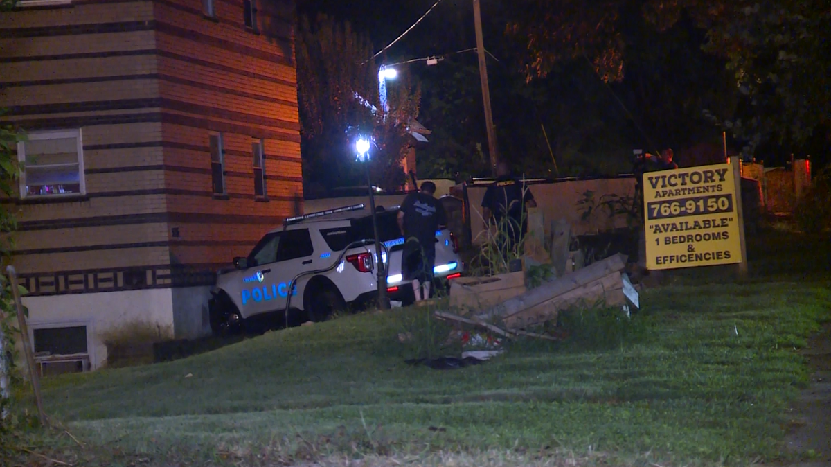 No injuries reported after Cincinnati police cruiser crashes into building in Evanston