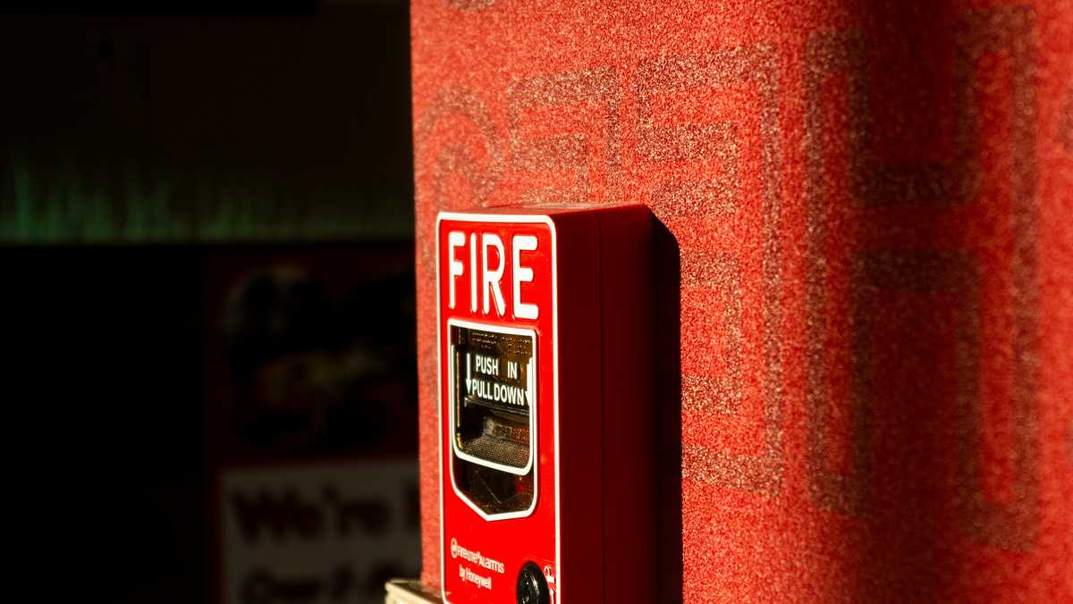 Elementary school students, staff evacuate after smoke triggers fire alarm