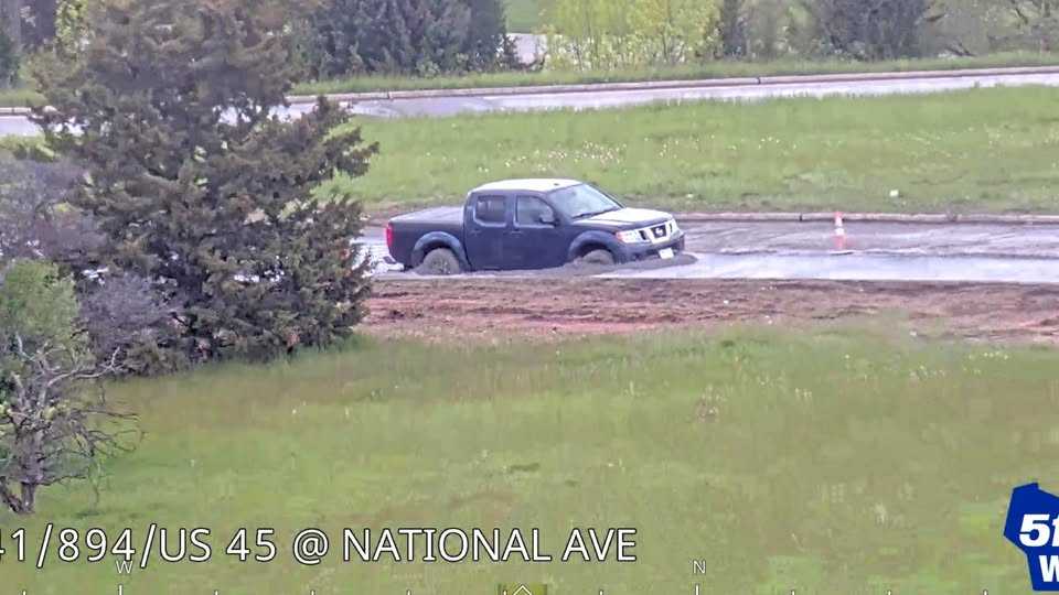 Wisconsin DOT: Truck gets stuck in Milwaukee County cement