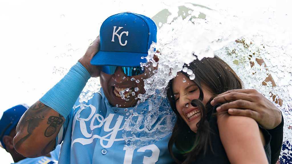 Fan cited after jumping into Kauffman Stadium fountain to chase Salvador Perez's home run