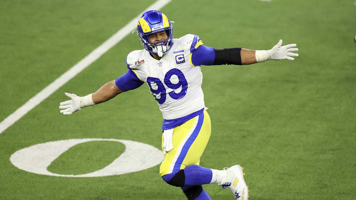 Western Pa. football legend considers un-retiring, playing in NFL again