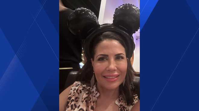 ﻿Deena McNelis, 43