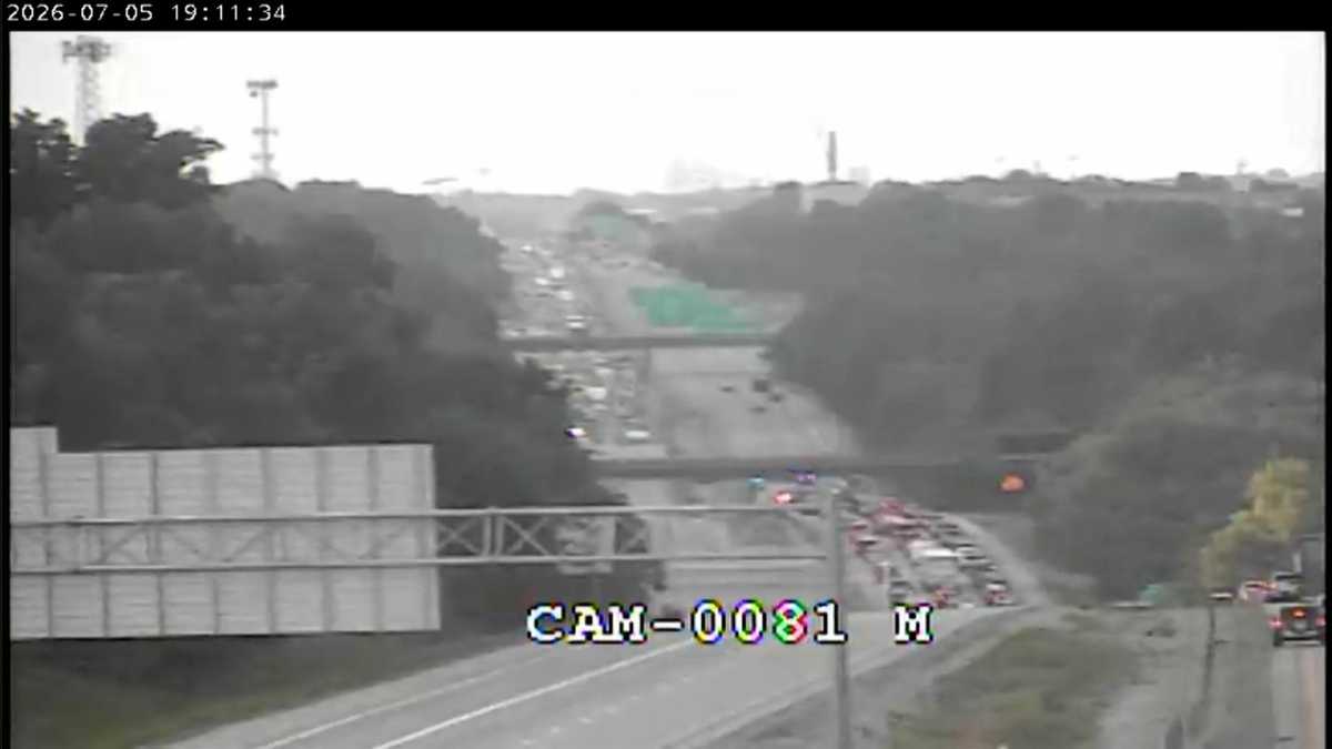 LMPD: 8 injured in double rollover crash on I-265