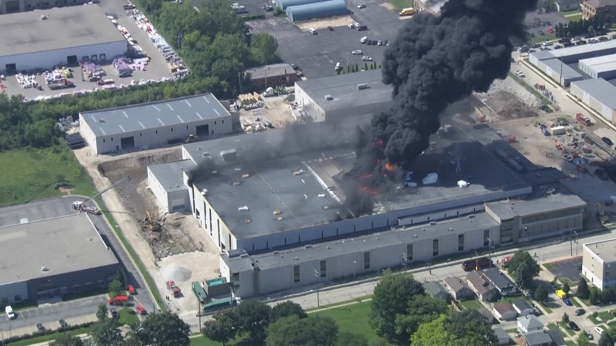 Massive fire breaks out at West Allis construction site with workers on roof